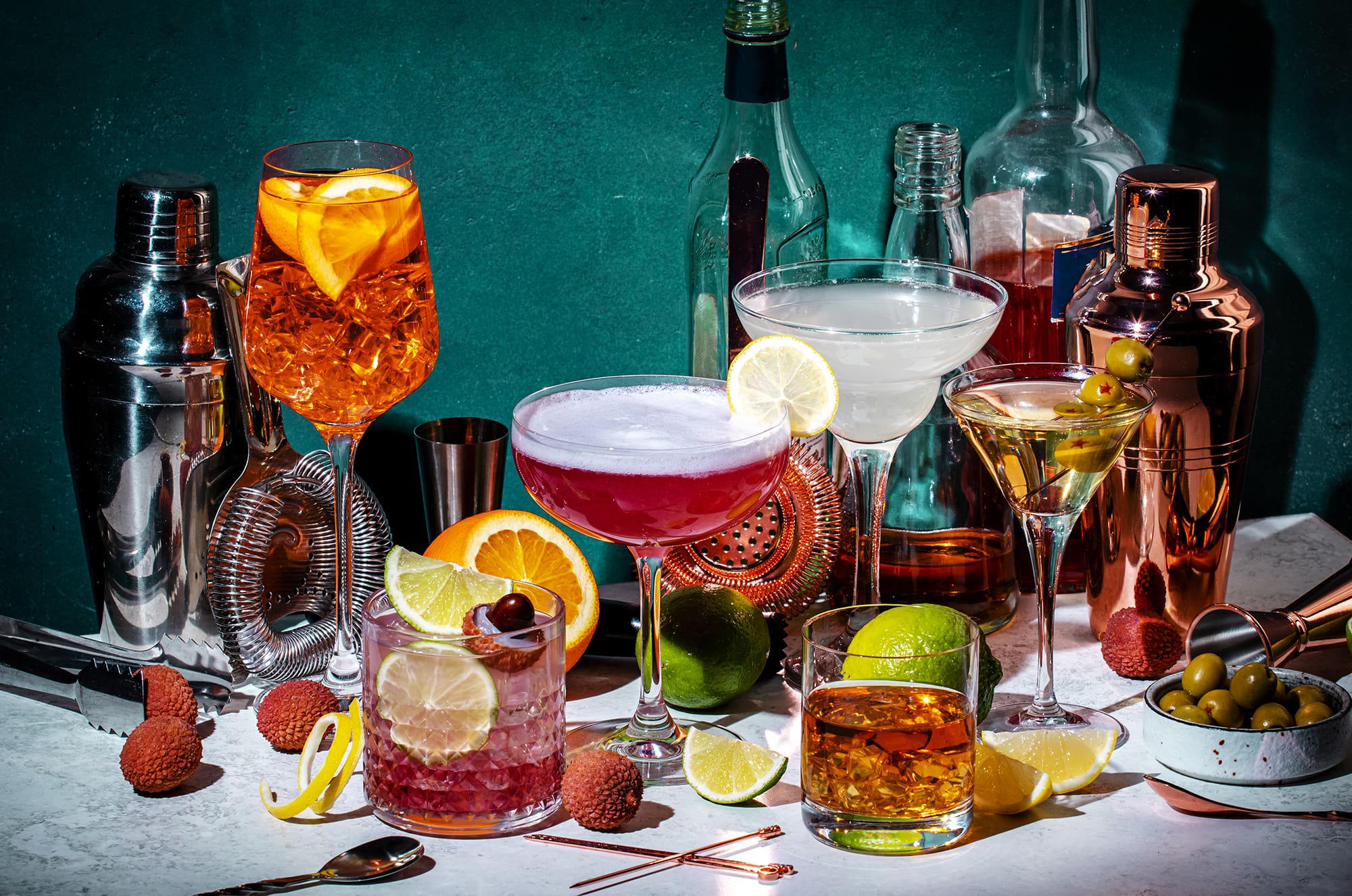 Cocktails. Strong drinks and aperitifs, bar tools, bottles on da Cocktails