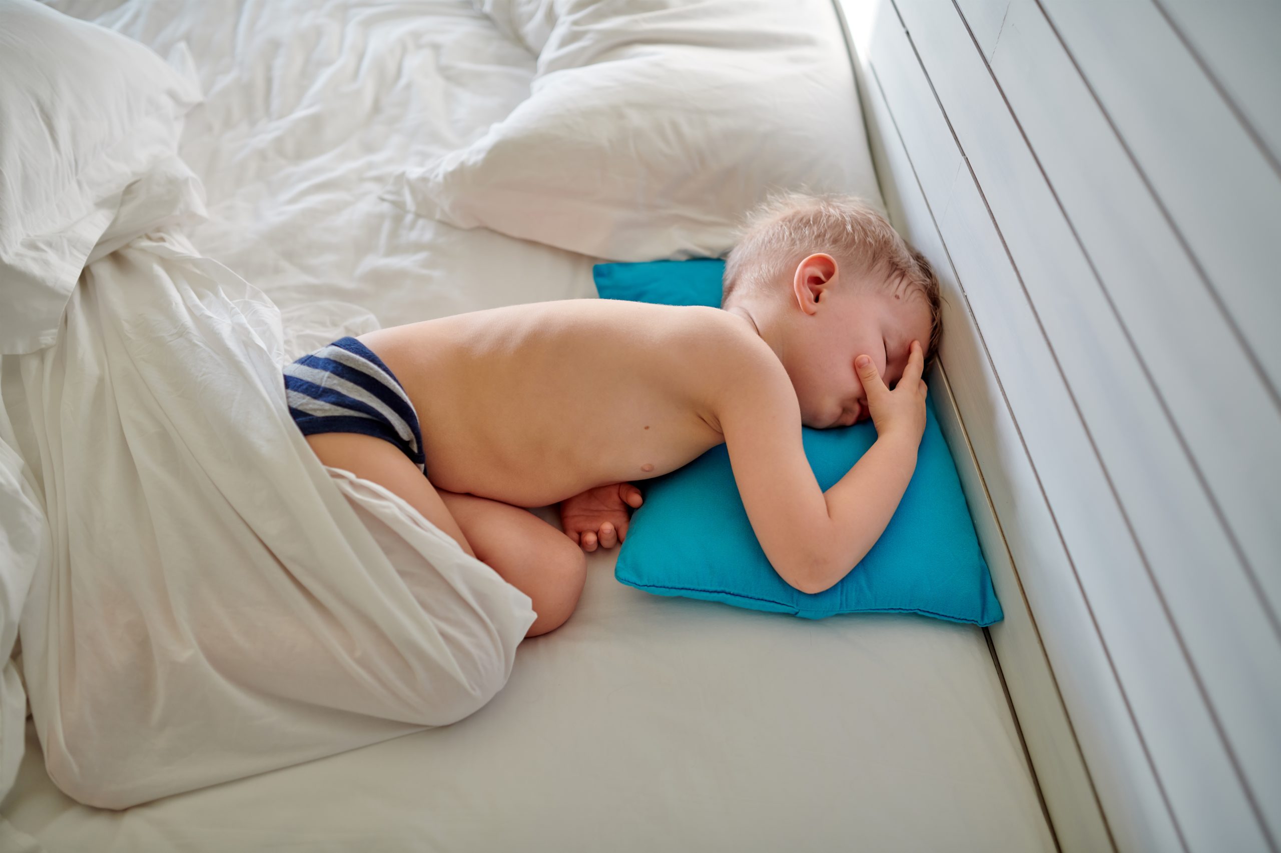 toddler trying to sleep during heatwave